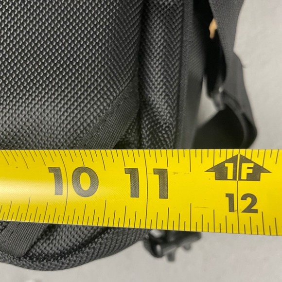 Thule Accent Convertible Laptop Bag Backpack 17L Business Travel Ballistic Nylon - Picture 12 of 16